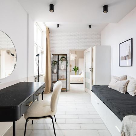 Stunning Apartment With Balcony กดัญสก์ ภายนอก รูปภาพ